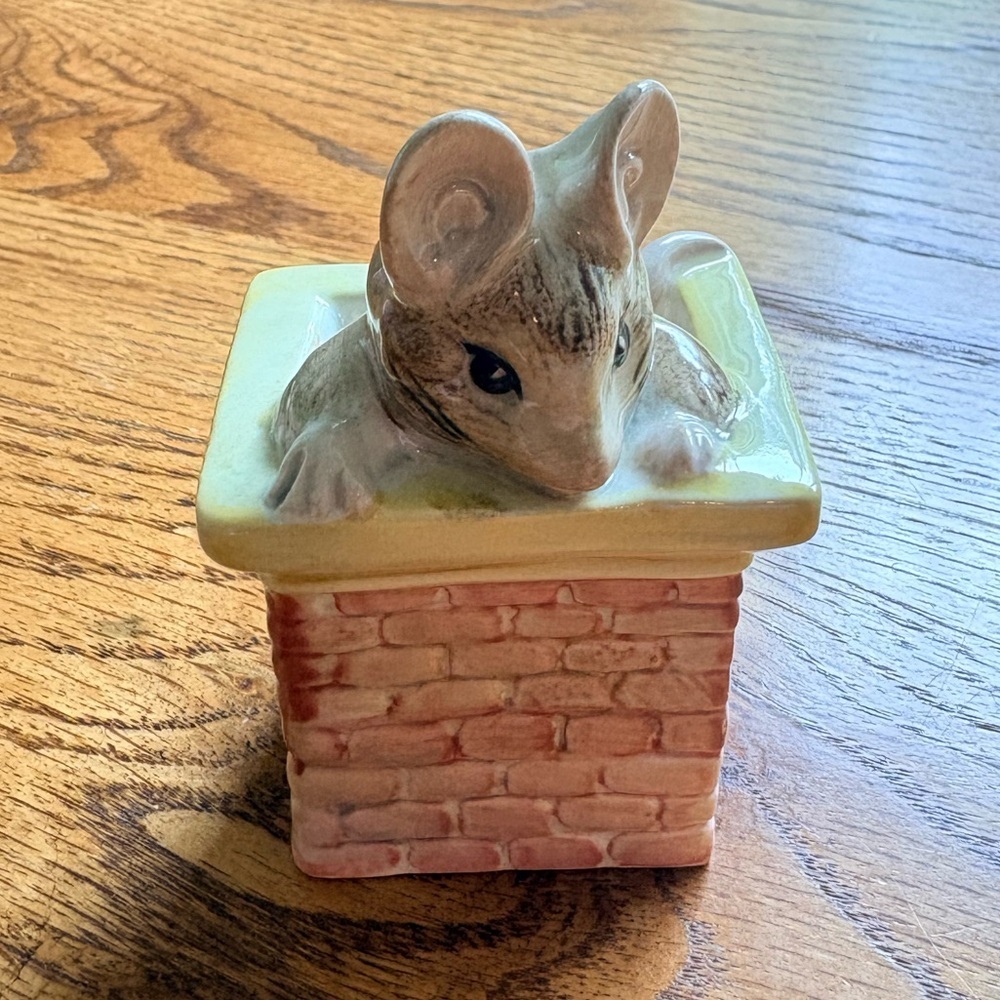 Vintage 1987 Royal Albert England Tom Thumb Beatrix Potter figurine- nursery